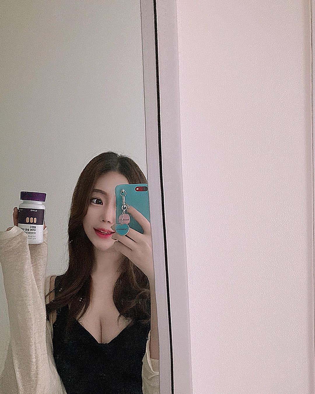  “@glamd_official 하루 한번 , 자기전에 복용하고 잠에들면 스트레스로 인한 긴장을 완화시켜주는 글램디 나이트 슬림 다이어트…”