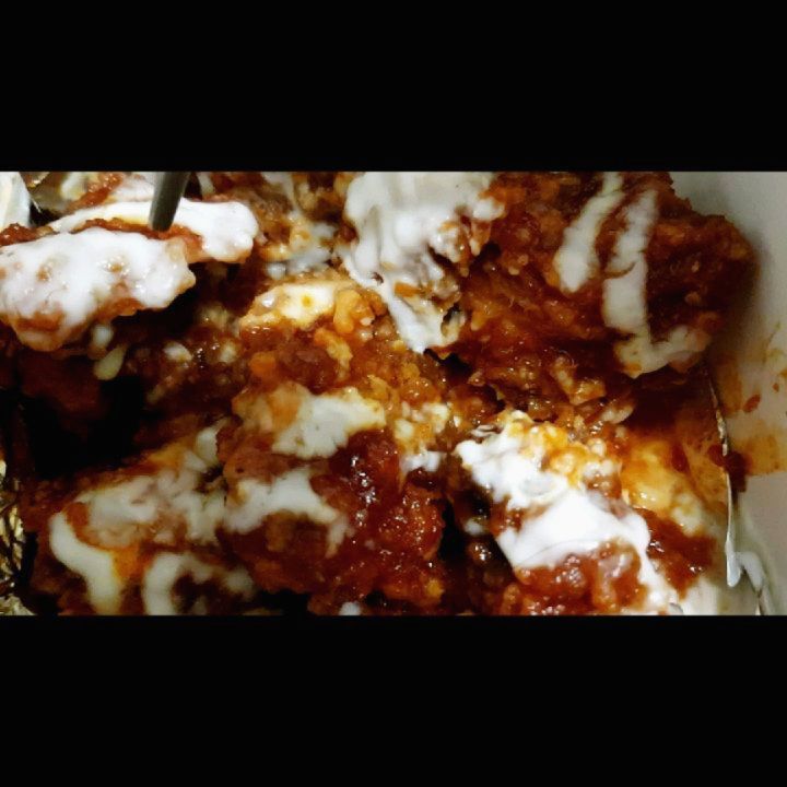 #협찬 매콤담백 크림치즈 맛이
되게 궁금했는데 소원을 풀었다ㅋ
하얗게 올려진 크림치즈가 생각보다 치킨과 어울리고 
담백 거기에다 매콤한맛~
치밥으로도 먹어보니 괜츈~♡
반반주문 했는데 크림치즈와 간장 반반가능.
간장은 원래 좋아해서 신메뉴 크림치즈와 반반구성을 선택할수 있어서 좋았다 
.
 ☆당치땡 신촌점 주소☆
마포구 서강로9길 17 104동 지층 B01호 주방 18호 
.
 #당치땡 #배달음식 #배달음식추천 #치킨추천 #치킨맛집#치킨맛집추천 #오늘의메뉴 #치킨사랑 #치킨배달 #치킨스타그램 #신촌맛집 #트러플치킨 #맛있는치킨 #당신은지금치킨이땡긴다