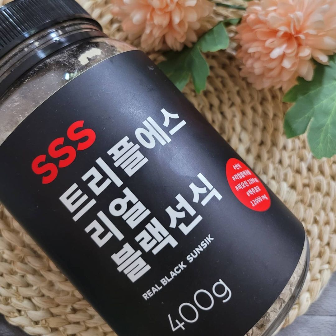  “#협찬 🖤트리플에스 리얼블랙선식🖤 국내산 검은 곡물 (서리태, 약콩, 흑미) 90%에 비오틴과 맥주효모를 넣은 리얼블랙선식이며, 균형잡힌 영양식사를 이루고자 하시는 분들 위해 만들어졌습니다. 리얼블랙선식은 400g이며, 하루 30g씩 약 2주간…”