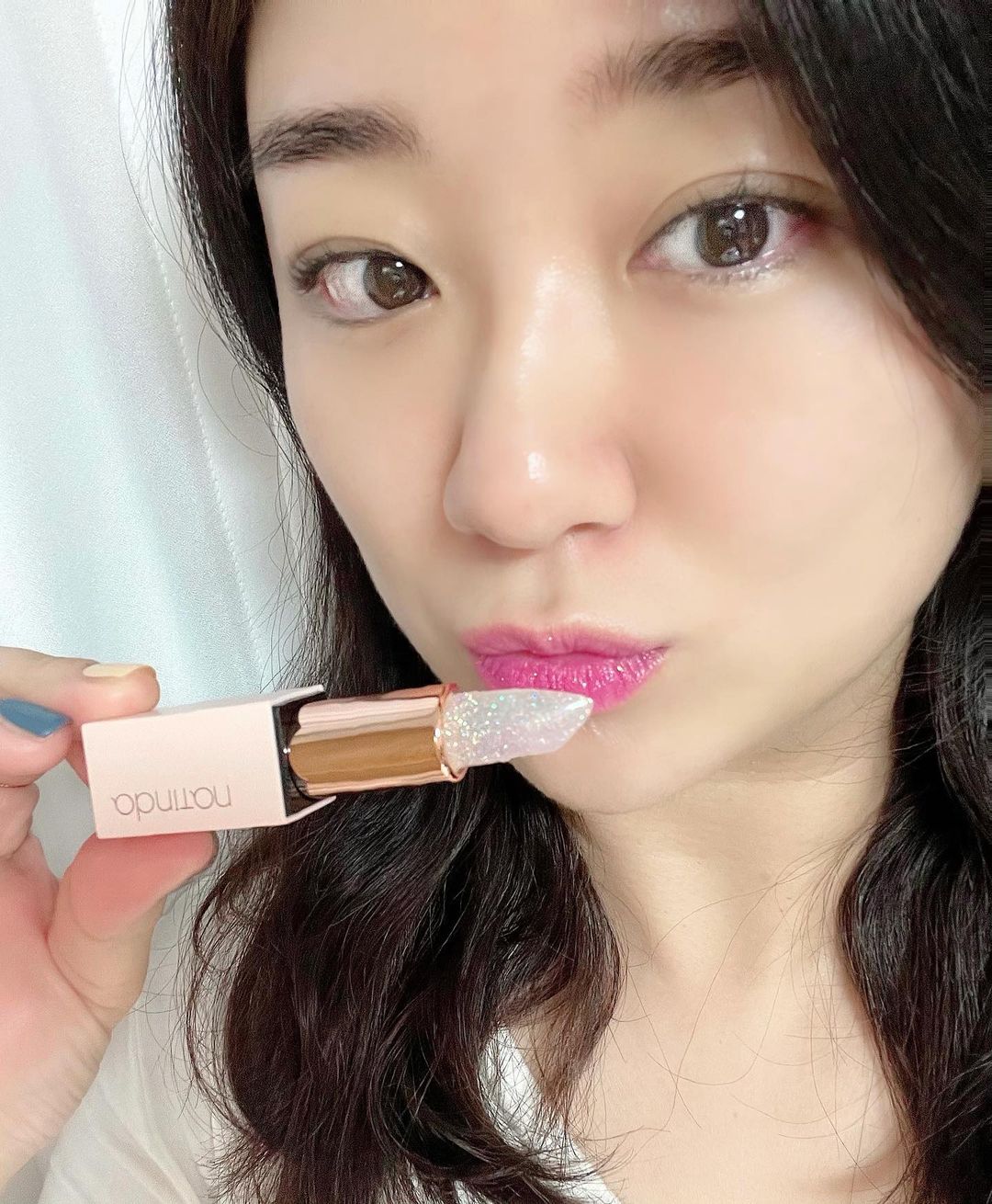  “#협찬 마술같은 립스틱 💄 ✔️나틴다 매직 타투 트윙클 립스틱 반짝반짝 내 맘을 사로잡은 너무 예쁜 립스틱이 (•‿•)❤️ 입술에 바르면 입술의 온도와 PH에 따라 색이 마법같이 변하니 신기해서 계속 찾을수 밖에 >_< 덧 바를수록 선명하고…”