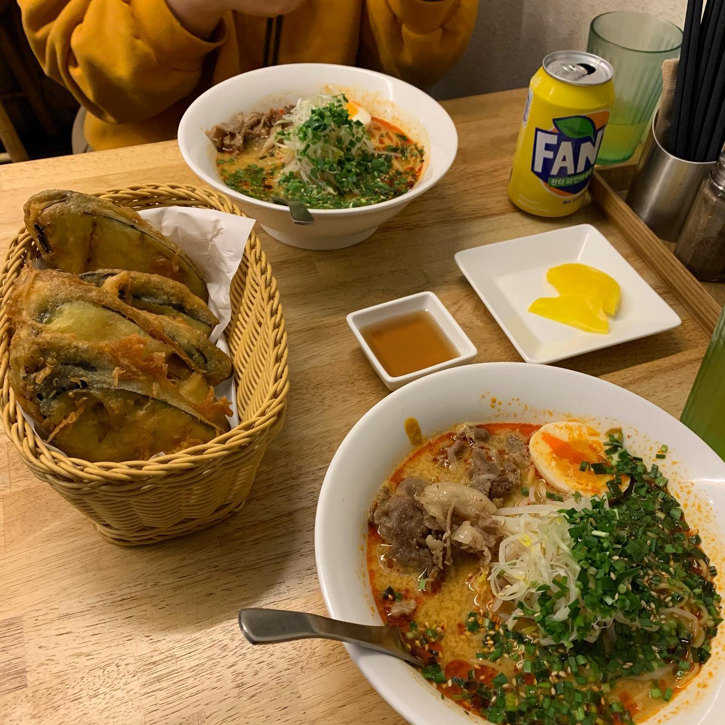 맛있는거 냠냠🤍 탄탄면 냠냠💛

(여기 가지만두 미쳤음;;;)