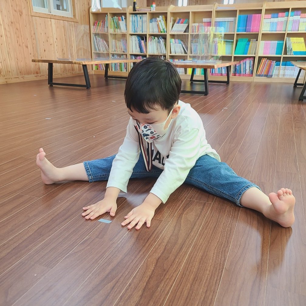 .

발레, 체육, 영어, 놀이누리❤︎ 

아니 근데 ...ㅋㅋ⫬ㅋ⫬ㅋㅋ⫬ 
너만 체육선생님 그대로 따라하는거야?ㅋㅋ⫬ㅋ⫬ㅋㅋ⫬ 왤케웃겨ㅋㅋ⫬ㅋ⫬ㅋㅋ⫬ ㅋㅋ⫬ㅋ⫬ㅋㅋ⫬ ㅋㅋ⫬ㅋ⫬ㅋㅋ⫬ㅋㅋ⫬ㅋ⫬ㅋㅋ⫬ 

#슬기로운어린이집생활 
#만3세반