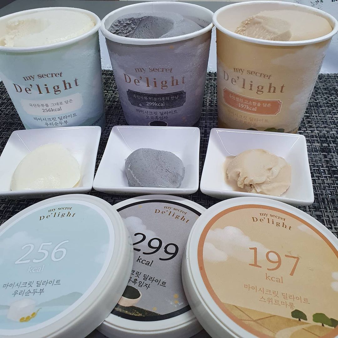  “#협찬 마이비밀 딜라이트 여름에 필수템인 아이스크림 🍨 시원한건 먹고싶고 칼로리는 걱정될때 요거 넘 좋을 꺼 같은 저칼로리 아이스크림👏👏 맛없으면 줘도 안먹을껀데 🤣🤣 요거 낮은 칼로리에도 만족스러운😆 알룰로스를 사용하여 1/3정도의 설탕이 함유…”