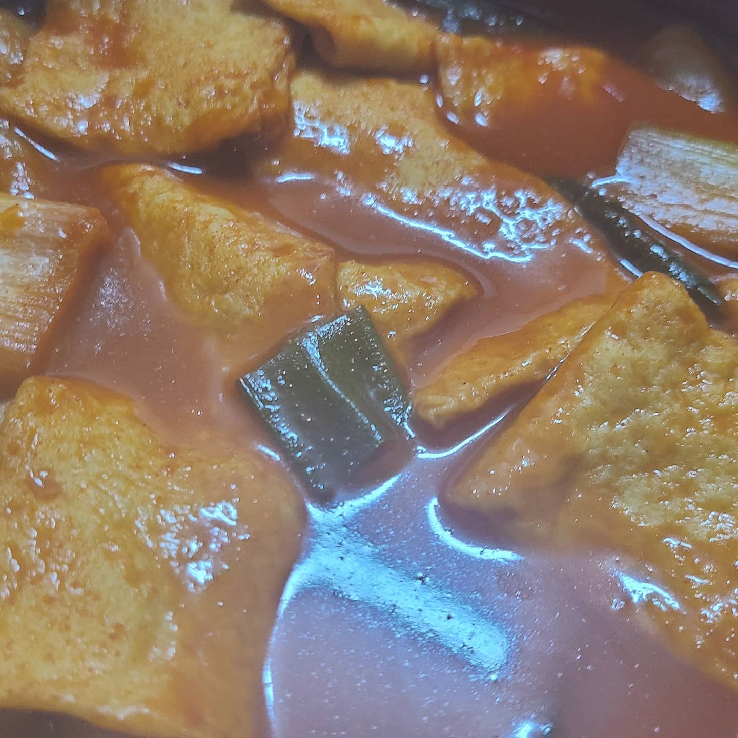 #협찬 ungkeum #오하스낵 #응큼떡볶이
집에서 종종 해 먹는 떡볶이와 비슷한 맛으로 떡볶이 하기 귀찮고 손쉽게 할 수 있는 장점이 굉장히 크네요 아이들도 간단하게 손쉽게 할 수 있어서 좋아 보였습니다 갑자기 간식 찾을 때 손쉽게 만들 수 있어 다음에도 살듯 싶네요
#즉석떡볶이 #떡볶이조리키트 #맛스타그램 #맛있는건0칼로리 #매운떡볶이 #신상품나왔을땐 #08L