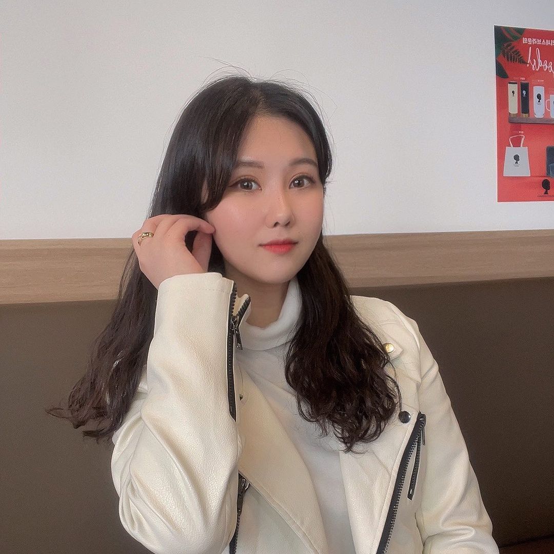  “#협찬 ⠀ [ 모리셔스 브라운 천안점 ☕️ ] ⠀ 음료 종류와 디저트 종류가 많아서 골라먹는 재미가 있는 카페랍니다 ❤︎ ⠀ 이곳의 시그니쳐 메뉴인 모리셔스 브라운 밀크티와 피자두 플레시 에이드를 마셨는데, 흑당버블티를 정말 사랑하는 사람으로써 너무…”