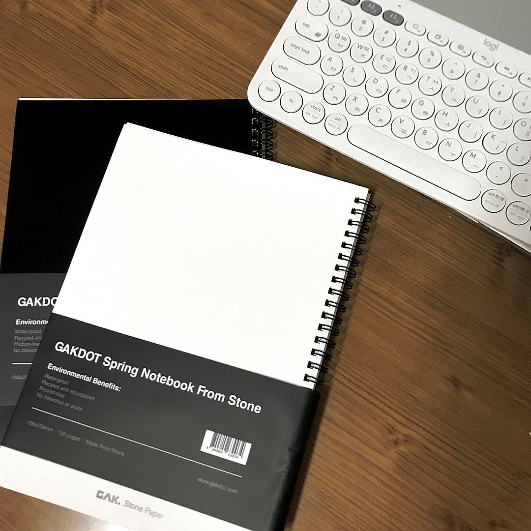 미나𝗺𝗶𝗻𝗮’s Instagram profile post: “#협찬 📓각닷 방수스프링노트📓 💫이름처럼 방수가 되는 노트에요! 항상 노트 쓸때마다 칠칠맞아서 물이며 커피며 다 쏟고 이쁘게 필기했던거 다