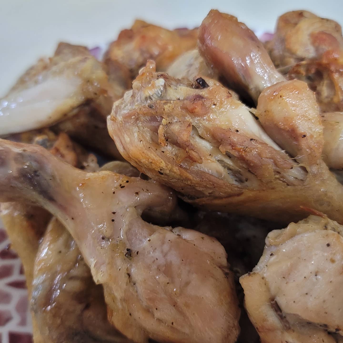 코팅 다 벗겨진 에프는 안녕
올스텐 에프 하나 장만했어용ㅎㅎ
도착전엔 이것저것 다 만들어볼 기세였지만 날도 덥고해서 젤 간단한  닭구이 시도 ♡~♡

올리브유, 소금, 후추 밑간하고
에프에 대략 4.50분 끝!!

담백하고 맛도 깔끔♡ 낼은 생지로 빵 구워볼 예정ㅋㅋㅋ

#데일리에어프라이어 #에어프라이어 #에프 #에프닭구이 #올스텐에프 #올스텐에어프라이어 #대용량에어프라이어