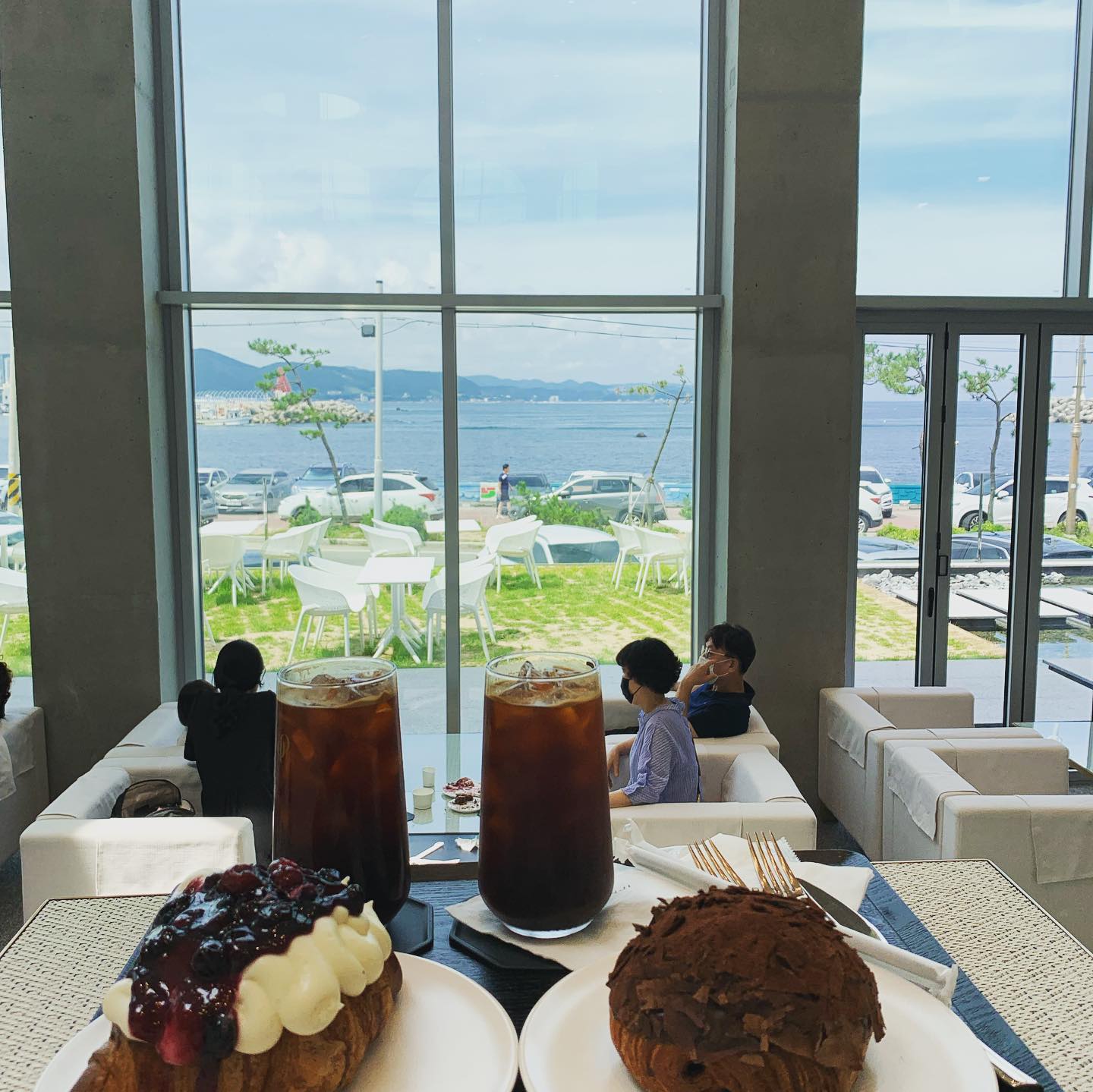 힐링했던 카페^^
.
.
#일상#데일리#주말데이트#라메르판지#그네#날개#커피#울산데이트