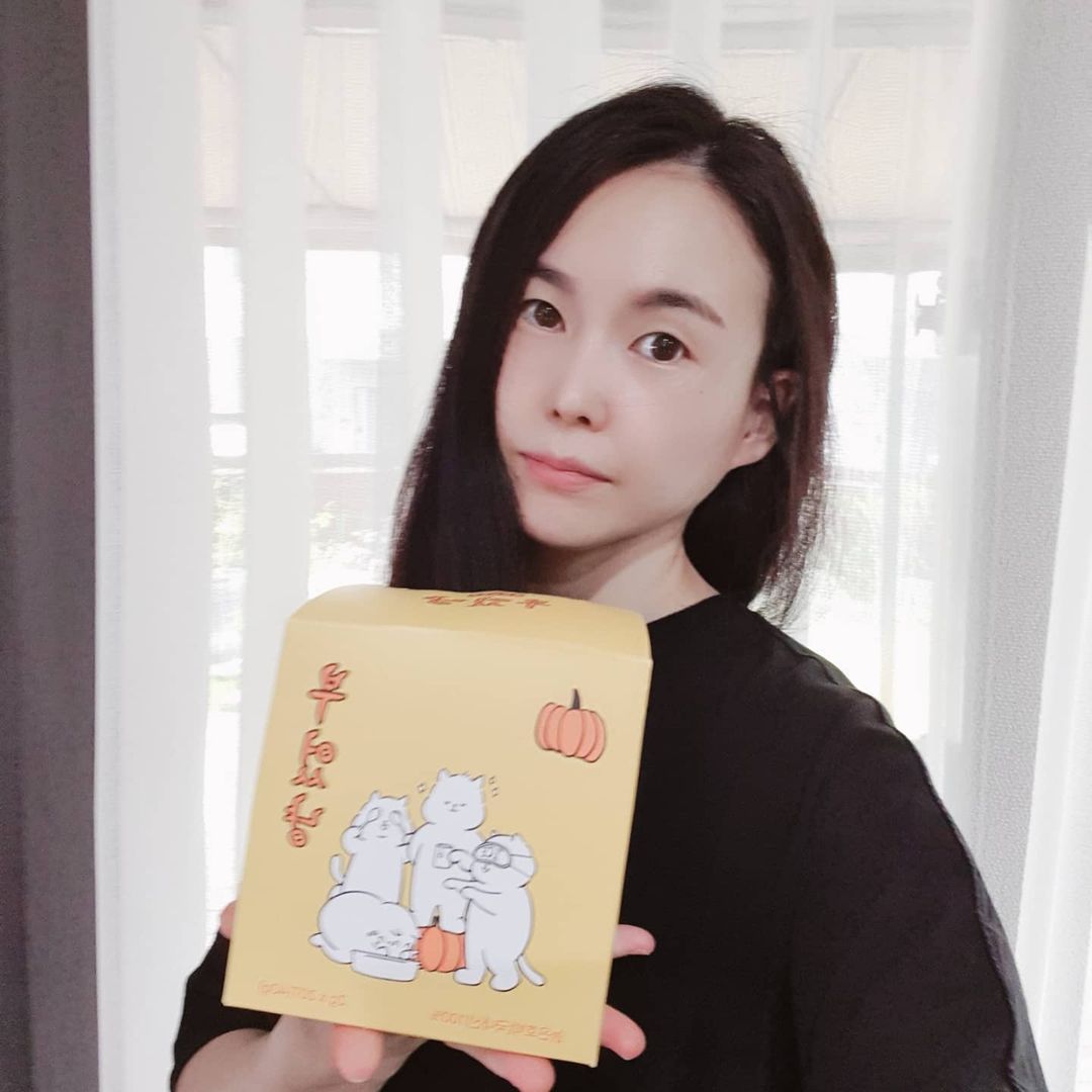 모델 럽썬❤ on Instagram: “#협찬 무거운 일상속 가볍게호박티 부었냥 한잔 이름부터 귀여운 부었냥은 100%늙은 호박으로만든 호박티에요 무설탕 무방부제 무색소여서 안심하고 드실수있어요