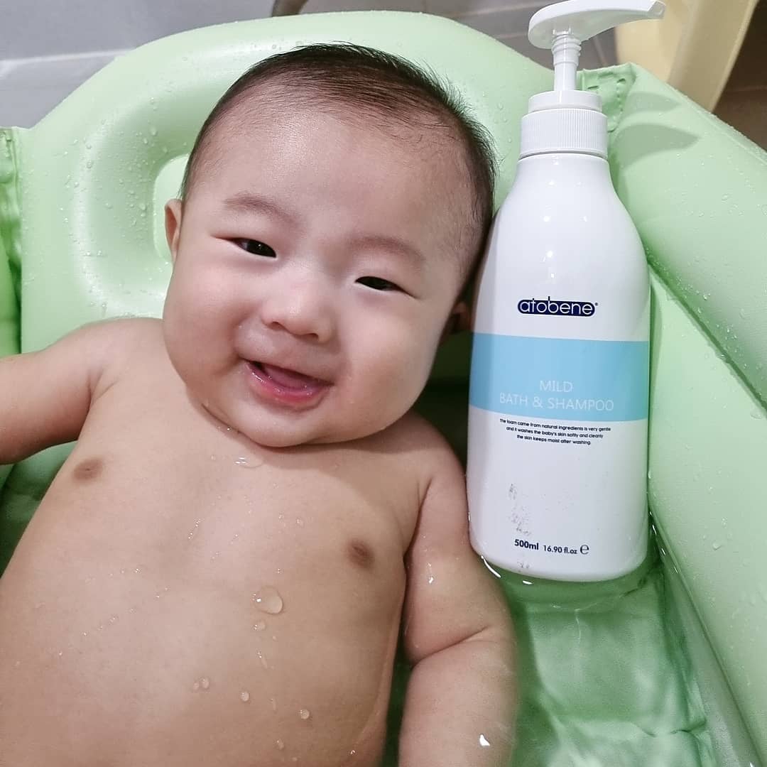 사랑스러운 둘째님💜💖
귀요미 김문찬 공개!
인스타 안 한지 1년정도 된 거 같은데.. 
우리 풀님이로 다시 시작!
문찬이의 #신생아바디워시 는 
#아토베네 로
문찬이의 첫 #무불소치약 도
#atobene 로❤
순둥순둥하게 잘 크고있고,
목욕도 아토베네덕분에 즐거운 시간💛
함께여서 늘 행복해, 사랑해 내 사랑 💕