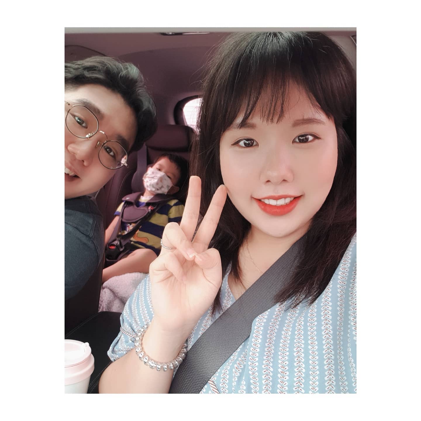 오랜만에 친정
.
급작스럽게 엄마한테 전화 후 출바알🚙🚙🚙
역시 친정에 오면 바리바리 싸들고 집으로 복귀하는 재미가 이찌 😀😂
.
.
딸 생각해주는 건 우리 엄마뿐이라 감사하고 죄송하고,,
말 안해도 딸 체력 떨어지고 맨날 피곤해하는 거 단박에 알아채고 챙겨주시는 울 엄마
역시 난 엄마없으면 못 살 아 😭
.
사랑해요 우리 건강하게 오래오래 살아요 💜