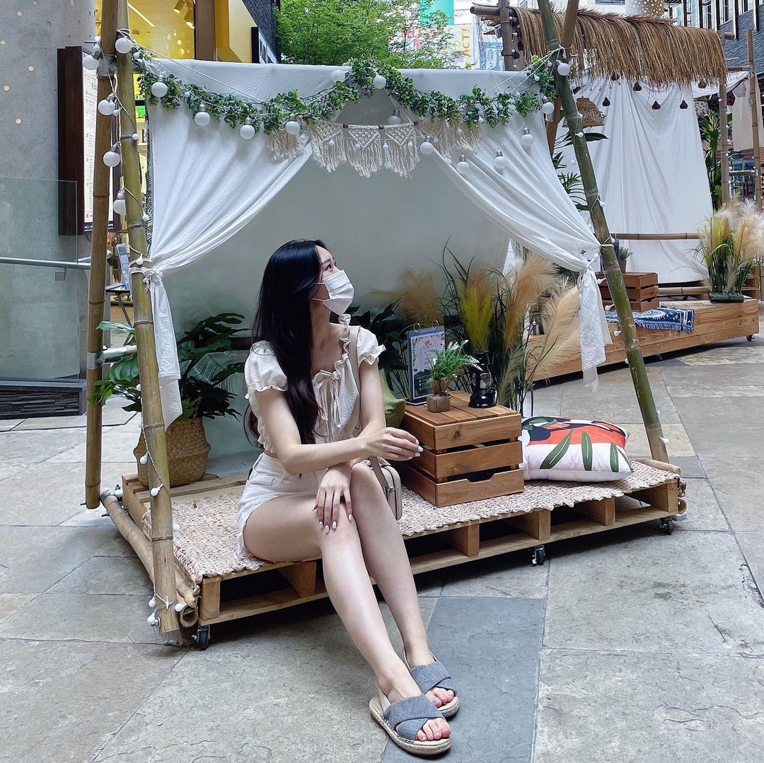 세인 on Instagram: “#협찬 더울 때는 실내데이투~😘 여기저기 색감이 다 예뻐서 막 찍어도 예쁜 사진 건질 수 있는 컬러풀 뮤지엄❤️💙 - - - - - #안녕인사동 #anyounginsadong #영화같은나