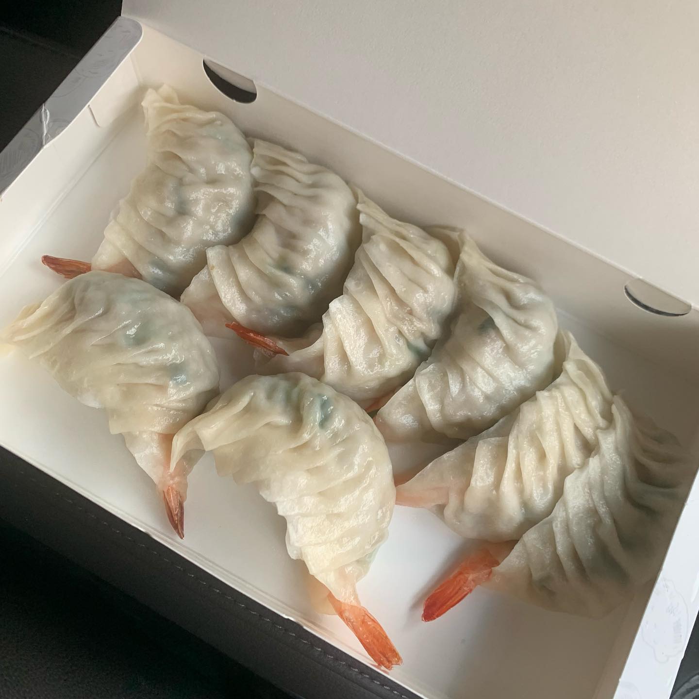 속 알차게 들어있는 새우만두 😭 너무 맛있다 , , !