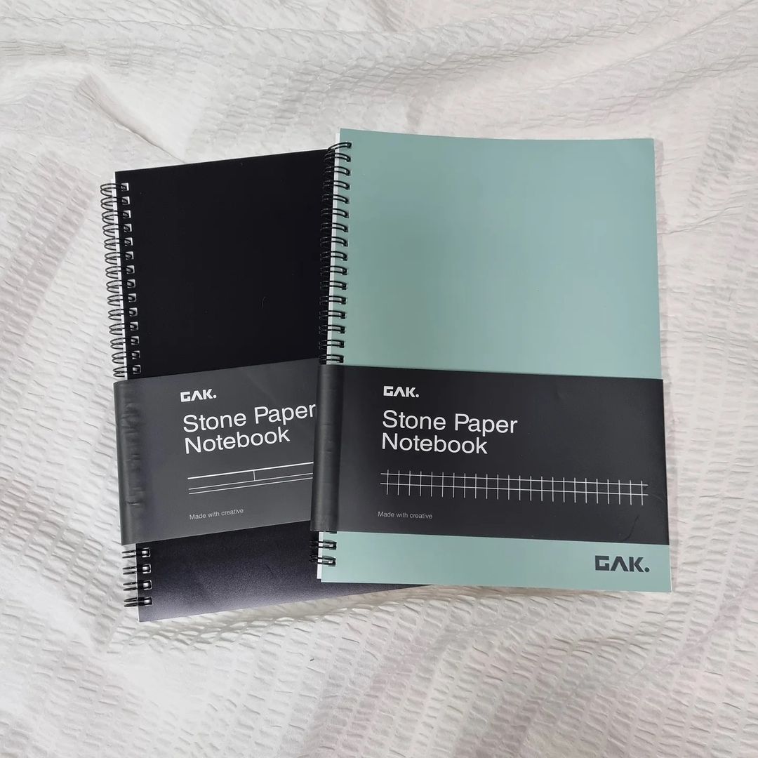 yellow12 연쟈 on Instagram: “#협찬 각닷 방수 스프링 노트 📒 너무 신기한 노트! 물이나 음료를 노트에 실수로 쏟아서 번지면 기분도 안좋고 다시 써야하는 번거로움이 있는데 이 노트는 흘려