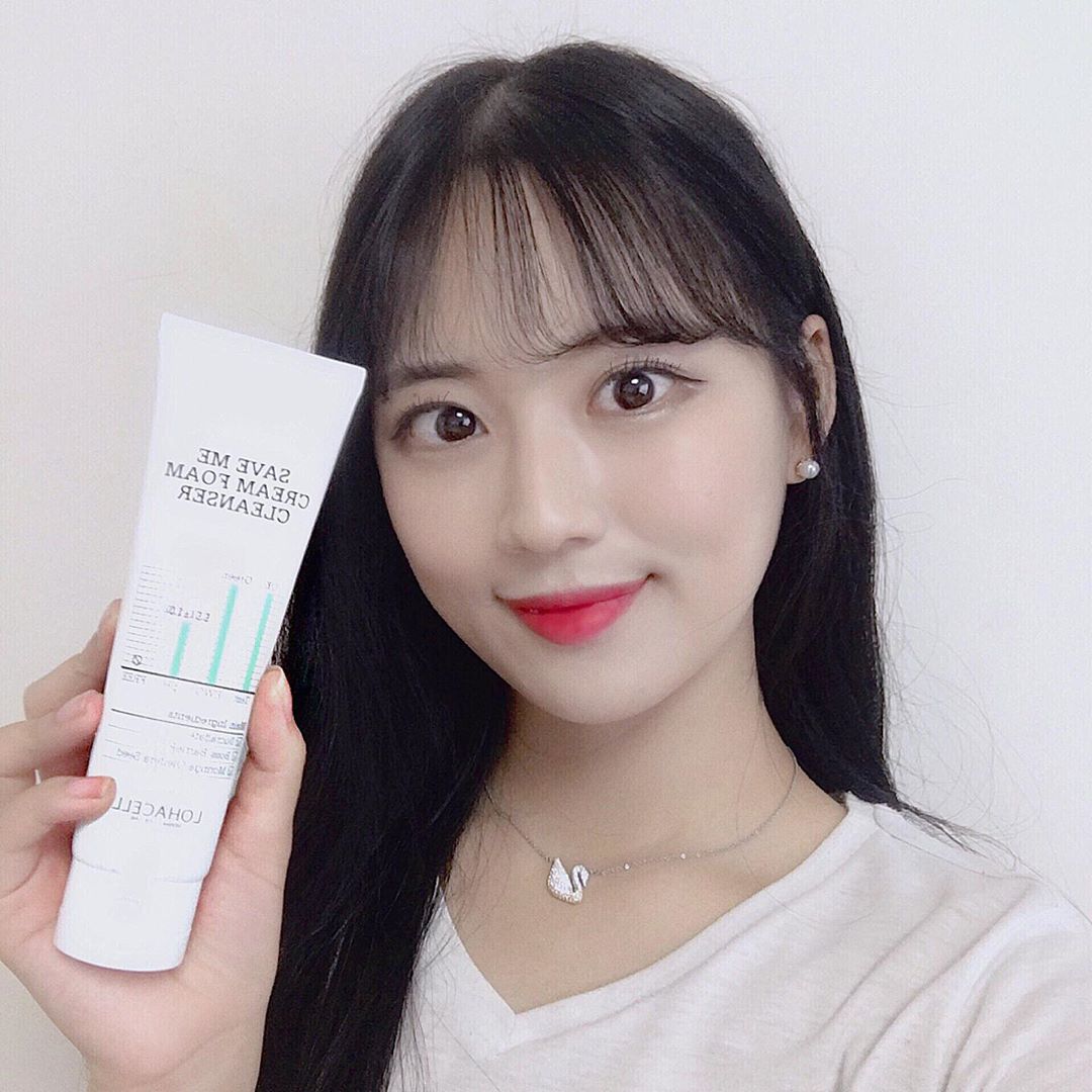 김민지 💗 on Instagram: “미세먼지 때문에 모공에 쌓여있는 먼지들 신경쓰였는데 , 모링가 씨앗성분 덕분인지 싹 씻어 내려가는 느낌 😤 ! 미세먼지 세정력까지 인증받았으면 말 다했다 ㅠㅠ👏🏻 . . #로하셀 #로하셀세이브미 #로하셀세이브미클렌저 #로하셀세이브미폼클렌저…”