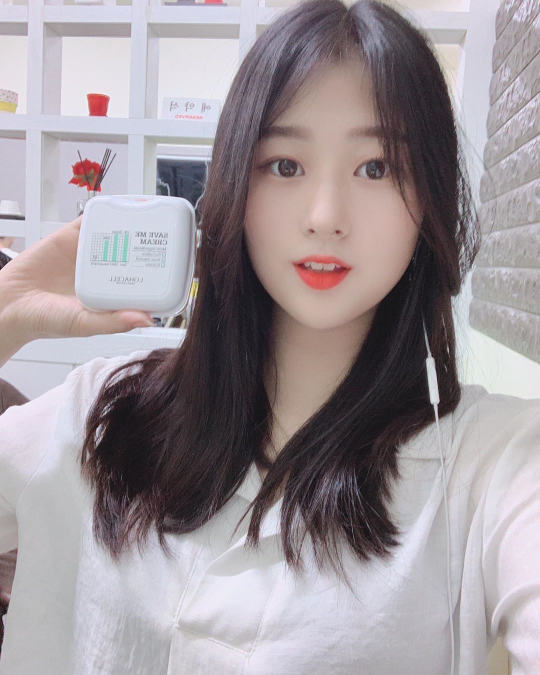 은혜 on Instagram: “🐾로하셀- 세이브 미 크림🐾 같은 시리즈 세이브 미 클렌징 폼이 너무 좋아서 이번엔 크림을 써 보았습니다‼️ 클렌징 폼과 마찬가지로 수크랄페이트라는 성분으로 피부 데미지 케어와 진정 작용을 하고, 블루라이트 차단 루테인을 통한 블루라이트 차단과…”