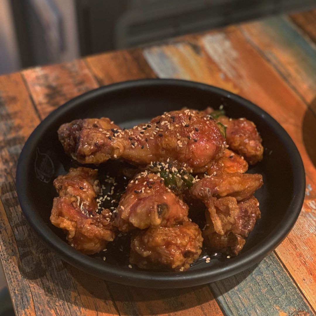 은지 on Instagram: “우연한 기회가 생겨서 뚝섬에 위치한  앗싸마늘닭&찜닭 뚝섬역점 에 다녀왔어요!  양도 많고 맛도 좋아서 또 먹고싶은 치킨! 다음에 피크닉가면 무조건 배달각 🥺 . #치맥은진리  #마늘닭 #뚝섬유원지 #서울숲 #치킨배달 #뚝섬치킨 #서울숲치킨 #치킨…”
