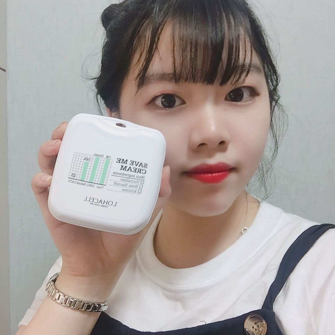 정희원 on Instagram: “💧Lohacell 세이브미 크림💧  미세먼지가 심했던 이번주를 이 세이브미 크림으로 견뎠다✋🏻 체력훈련한다고 아침부터 운동장을 뛰어도 미세먼지로부터 방어해준 미세먼지 방어크림 #로하셀세이브미크림  #수크랄페이트 도 없애주고 피부도 진정시켜줬다!…”