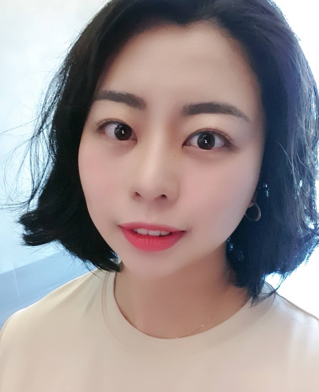 쥰뮈 on Instagram: “안그래도 사무실에서 하루종일 컴퓨터 작업하느라.. 피부가 속썩여서 힘들었는데 딱어울리는 #잇템 발견! 로하셀에서 나온 #세이브미크림 인데,  #미세먼지 가 피부에 흡착되는것을 막을 뿐만아니라 블루라이트 차단까지 해주어서 나에게 꼭! 맞는 크림이다😍…”