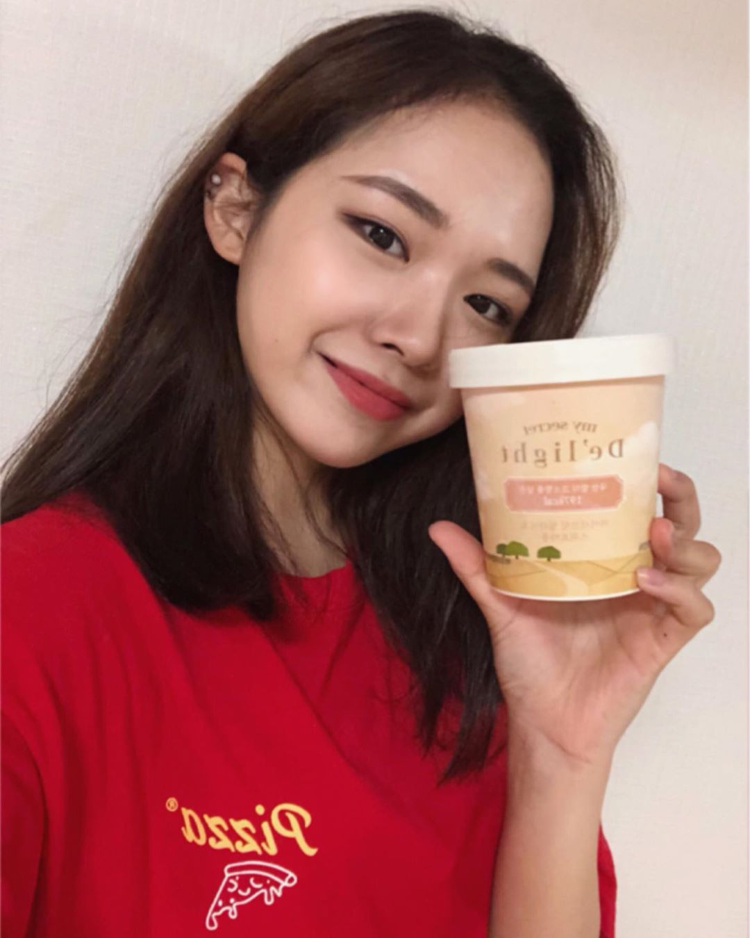 남수연 / 쇼엔 on Instagram: “다이어트 아이스크림 이로케 맛있는다게 말이데나😮 ㅤㅤ 살은 찌면 안되지만 여름이라 시원한 간식은 꼭 먹어야하는 나한텐 죵말죵말 딱인 아수쿠룬..💖 텍스쳐도 부드럽고 인공적인 맛도 아닌데다가 한통 다 퍼먹어도 100Kcal대라서 마음놓고 퍼먹는즁ㅎㅎ헷…”