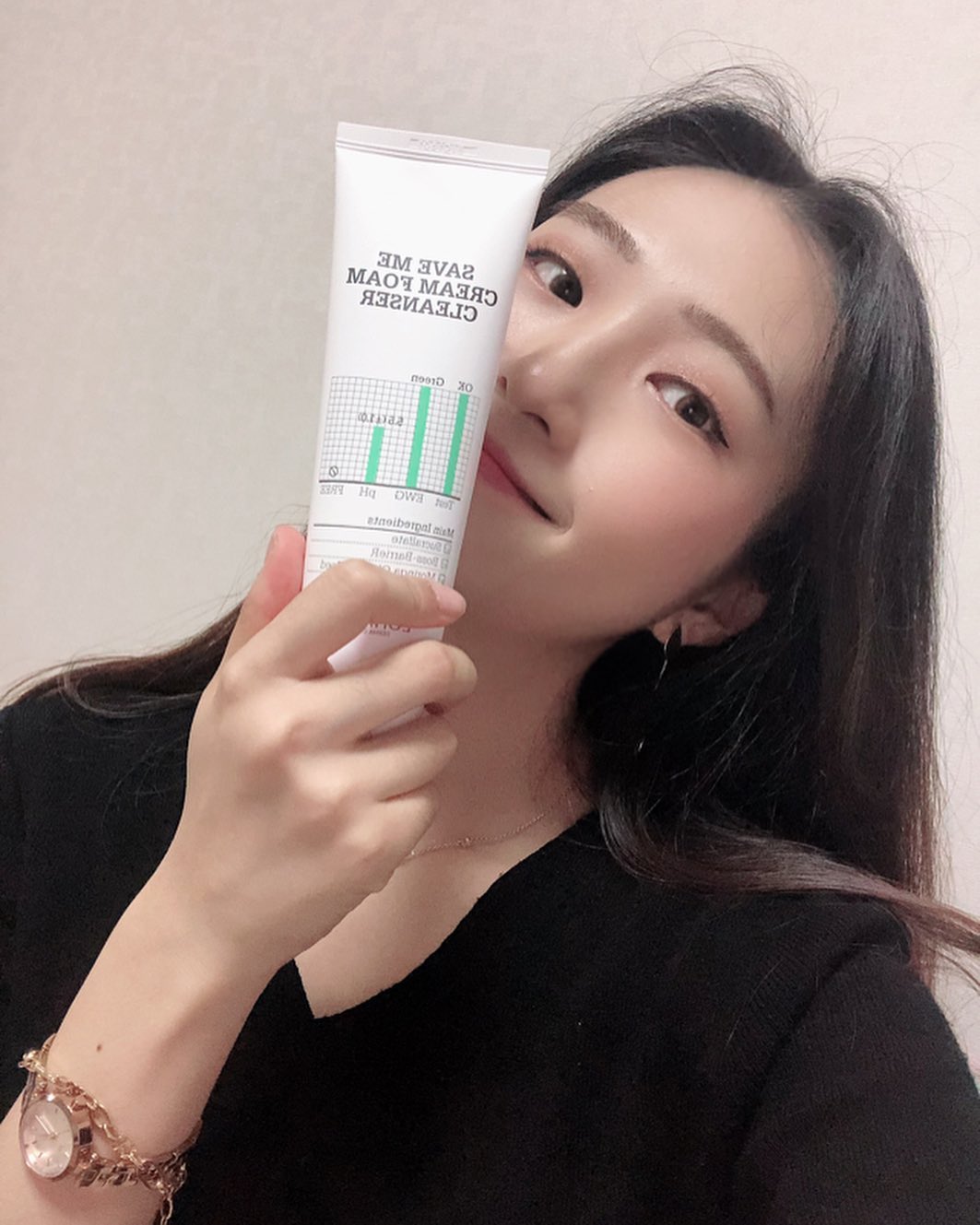 소진(소찌) on Instagram: “#로하셀#로하셀세이브미크림폼클렌저 이번에 로하셀 세이브 미 크림 폼클렌저를 사용하게 되었는데 알고보니 이 폼클렌저가 메이크업은 물론이고 미세먼지까지 클렌징이 되는 민감성 클렌징폼이였다 ㅎㅎ 미세크림버블이 자극없이 부드럽게 클렌징을 해주며 은은한…”