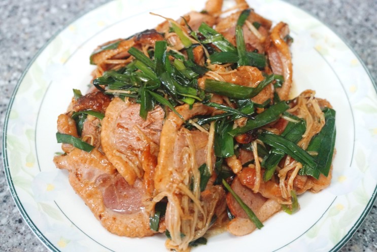 오리고기 부추볶음 :: 아빠덕애 훈제오리로 만드는 별식 5분 레시피