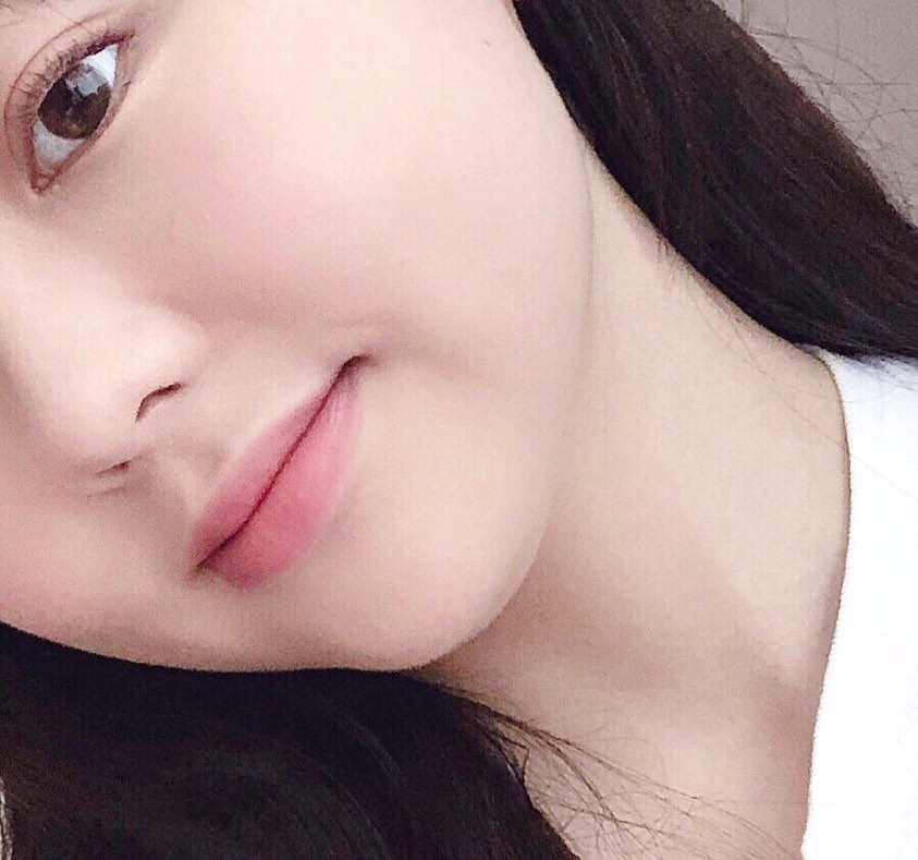 함다인 on Instagram: “로하셀 비타민 앰플 잔뜩 바르고 자면 아침에 피부 환해져서 넘 좋아(//∇//)☀️”