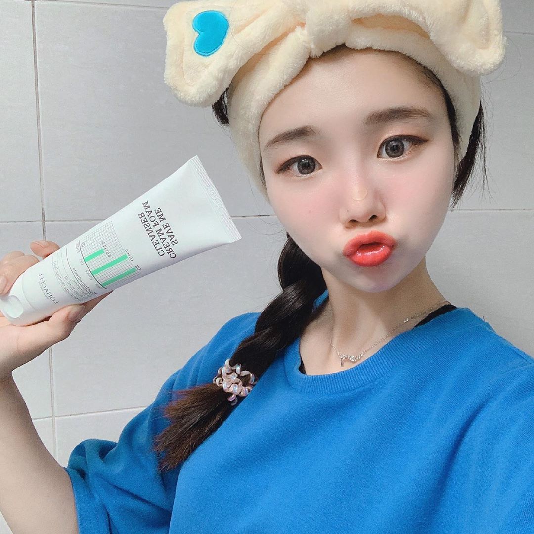 후니서나💙 on Instagram: “#결국난코미디인가봐 💧#미세먼지클렝징 갑 #로하셀클렌저 💧완젼 순하디 순한 #클렌징폼 💧거품이 진짜 쫀쫀  #거품볼터치하고싶었다 #산타가되었다  #거품은맛이없었다 . . #로하셀 #로하셀세이브미 #로하셀세이브미클렌저 #로하셀세이브미폼클렌저…”