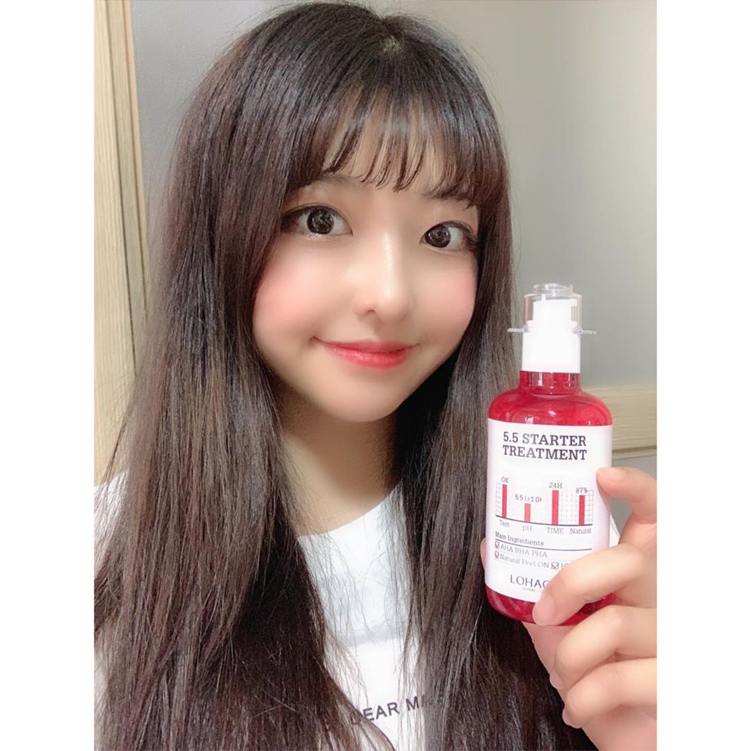 김민영 (22) on Instagram: “흡수가 되게 빠른데 넘나리 촉촉하쟈냐 ✔️ 제주 산소수와 하이세라 함유로 수분 장벽 생성 ✔️ 순한 데일리 케어를 위한 자연유래성분 87% 사용 #lohacell #로하셀 #로하셀5.5스타터트리트먼트 #로하셀스타터트리트먼트 #토너추천 #빨간토너…”