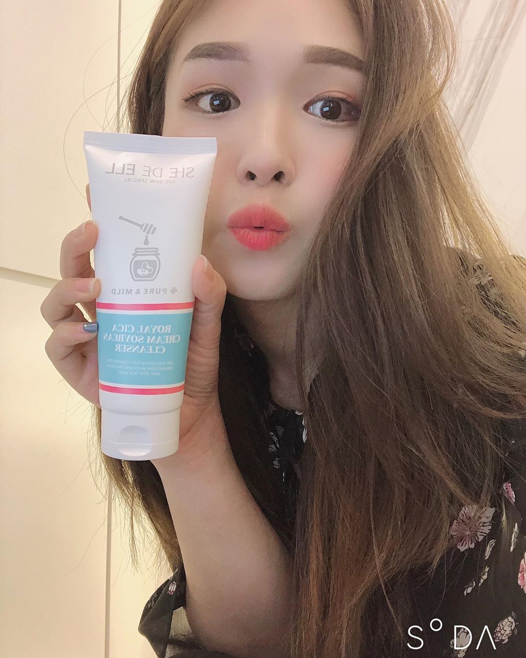 소리 on Instagram: “#쉬드엘콩클렌저 요즘 약산성 폼클렌저가 인기인가 😛 . 콩은 밭에서 나는 소고기라고 하던데.. 먹지말고 피부에 양보해야겠다 😋 . 세안시 내 피부에 필요한 영양까지 가져가는 폼클렌징 이젠 안녕 🙌🏻🙌🏻🙌🏻🙌🏻 . .  #Shedeell #쉬드엘…”