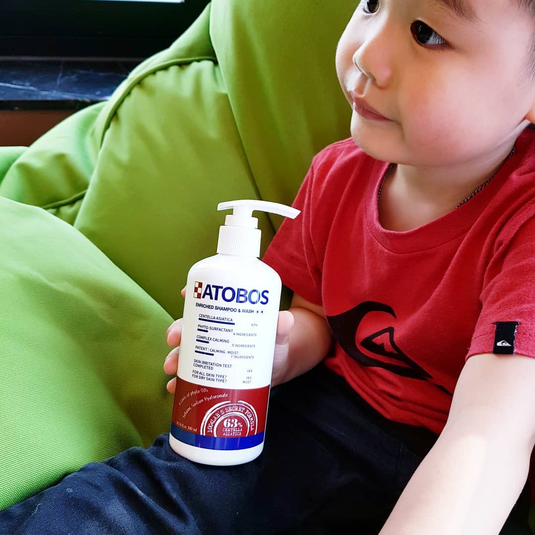 쪈쪈 on Instagram: “병풀추출물있는 약산성바디워시~ 부드럽고 촉촉해서 만족.. 일단 간지럽다고 벅벅 긁는 아이가 덜긁는다. 올인원이라 샴푸 따로 쓰지않아되되서 굿굿♡ . @1004lab_official  #천사연구소 #아토보스 #아토보스샴푸앤워시 #샴푸앤워시 #유아샴푸…”