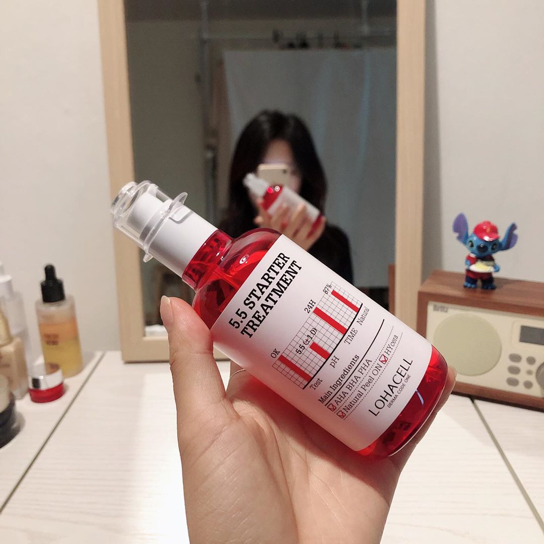 Instagram의 EoB(25)님: “#로하셀#로하셀스타터트리트먼트 _ 원래 예전에 여기꺼 쿠션팩트랑 재생크림도 쓴적있었는데 토너 새로나왔다해서 써봄! 택배받고 나서 손등에 시험해봤을때 흘러내리는게 너무 투명하고 맑아서 솔직히 아..진짜 순해서 물같겠구나 효과가 없을줄 알았는데  근데…”
