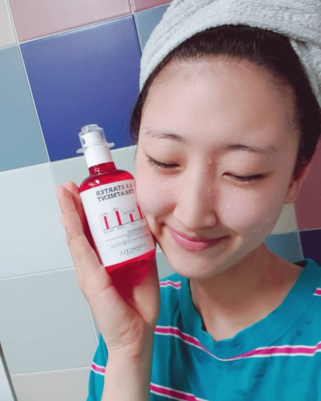솔이의 일상스타그램 on Instagram: “세안 후에 스킨케어는 중요한데 토너의 저자극과 모공케어가 다되서 좋은듯? 토너만해도 촉촉한 느낌? 좋다좋앙❤ 꿀피부되야징~~~ . . . #lohacell #로하셀 #로하셀5.5스타터트리트먼트 #로하셀스타터트리트먼트  #토너추천 #빨간토너 #각질…”