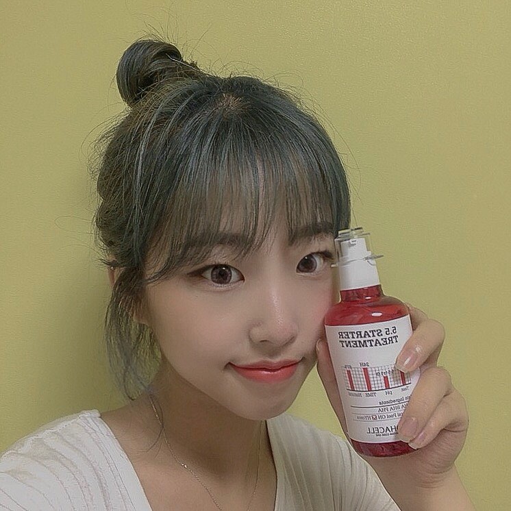 김유민 on Instagram: “. 로하셀 5.5 스타터 트리트먼트 후기 🙆‍♀️ 요즘 잠을 못자서 피부가 푸석푸석하고 각질도 많이 일어나는데 꾸준히 써보니까 달라진게 눈에 확 보인다 ,, 👀 대부분 세정제품이 알칼리 수치가 높아 여드름이나 아토피를 일으키기 쉽다는데 이제품은…”