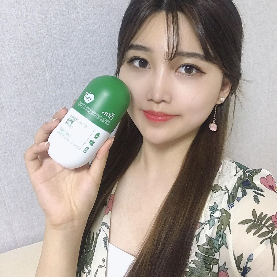 문수정 on Instagram: “이제 여름도 다가오니까 본격적으로 다욧트 해야겠당😊 원래 다욧트 시작은 보조제랑 운동기구 사는거부터랬어!! 😂 진녹이는 깻잎추출물이 들어가 있어 체지방 감소에 도움이 되서 진짜 몸이 점점 더 가벼워지는 기분 ✌🏻 #다이어트 #시작은 #오늘부터 . .…”