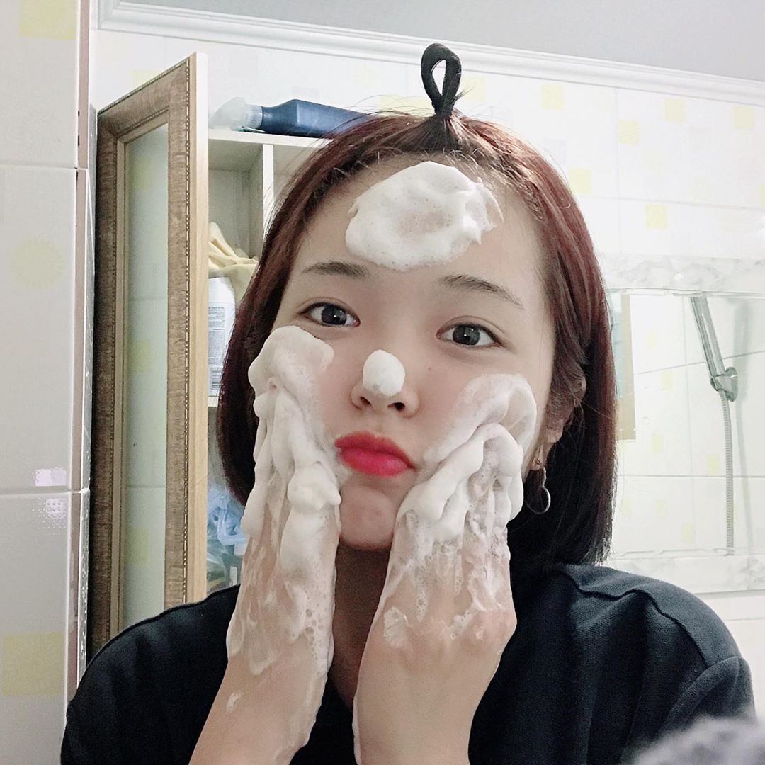 ʟᴇᴇ ʏᴇ ʀɪɴ on Instagram: “거품망이랑 같이 배송이 와서 해보니까 너무너무 쫀쫀한 거품들이 생겨서 느낌도 좋고 구석구석 세심하게 씻긴당ღ˘◡˘ற♡.｡oO 클렌징 기능은 물론이고 모공과 트러블이  걱정이신 분들에게 적극추천해용♥‿♥ 천연 아몬드 카카오비누!!♥️ _ #천연비누…”