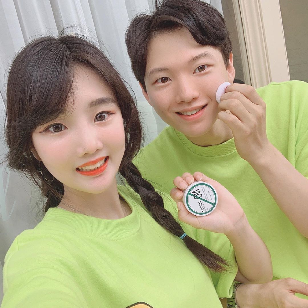잼잼🌈 후니서나 on Instagram: “#천사연구소 #노세범파우더 아니! 여름엔 왜이리 땀에 기름에 ㅠㅠ. 파우더는 필수품인 계절... 항상 쓰던 제품만 썼었는뎅  남여공용이라하니 이 제품을 후니랑 같이 쓰게 되써용☺️ . ☘️섬세한 입자로 밀착력 쫭 ☘️기름종이는 무슨 이걸로 끝…”