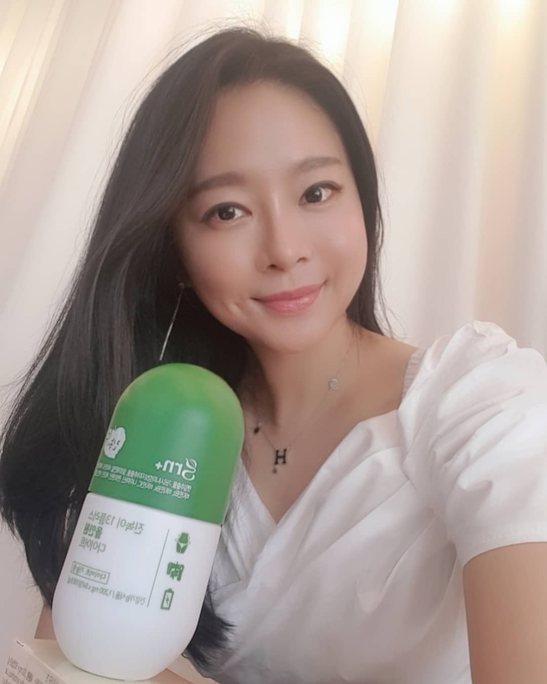 쇼니마미😊 on Instagram: “#grn
.
체지방 감소의 핵심성분 #우르솔산 이 풍부한
#깻잎추출물 로 이루어진 #진녹이
하루세번 한번에 두알씩 먹으니
화장실가는것도 편하고 몸이 가뿐한 느낌🙋‍♀️
.
.
.
#다이어트”