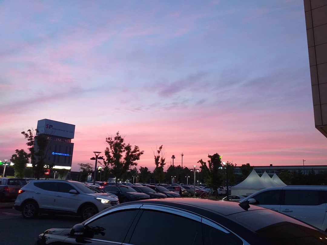 예쁘구나여전히 #핑크하늘 #pinksky #기억할게 #여전히일상 #마트가는길🛒 #주말인데모하까?