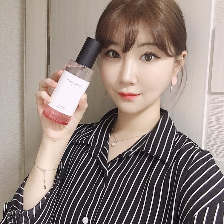 Ye Jin_Joo / سرينا on Instagram: “A ddict-bodyspray ‘eat the peach’ - هذه عطر العلامة التجارية الكورية ، والتي تعطي الأولوية للبخور الذي يناسب رائحة الجسم - ⚠️ لسوء الحظ ،…”