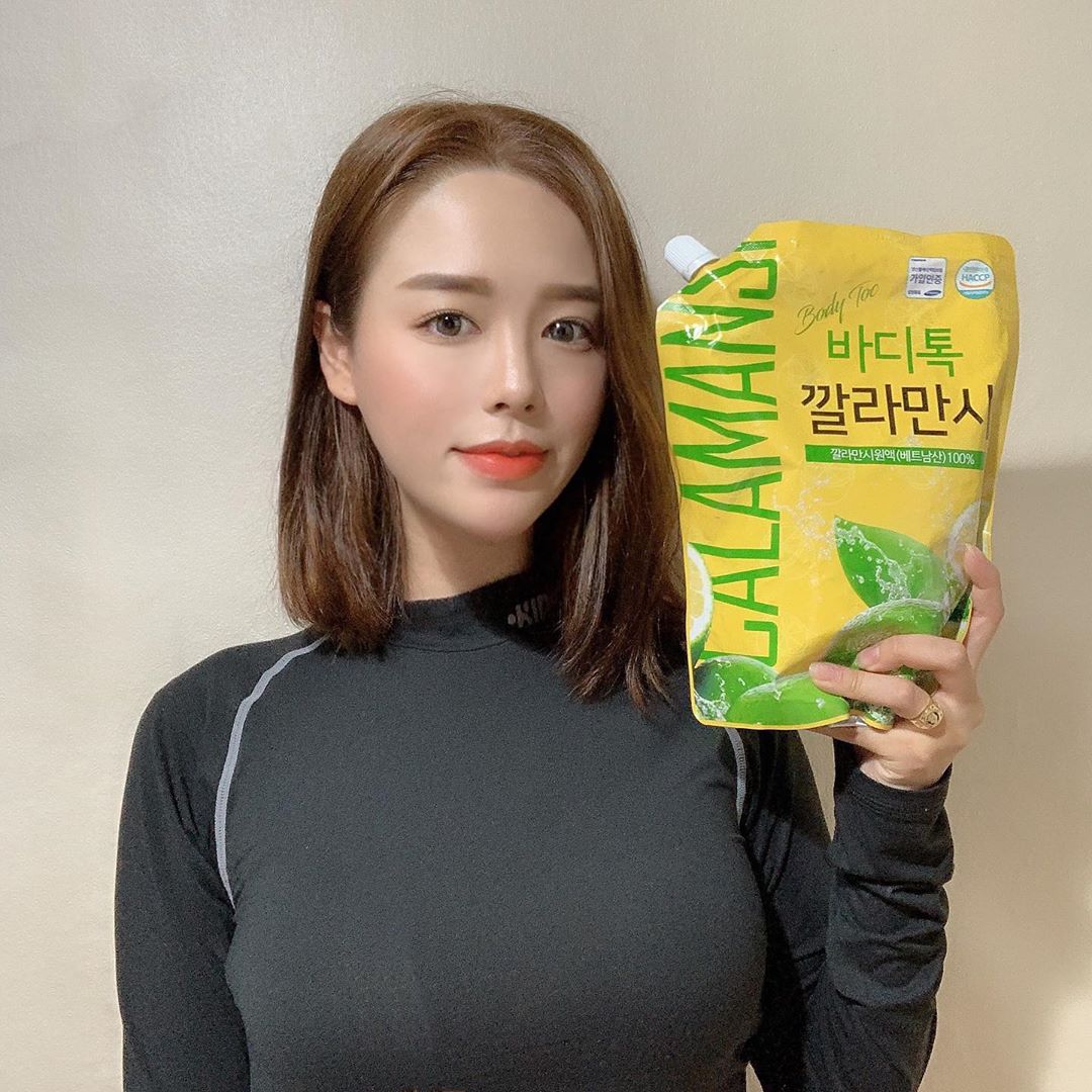 崔朱延 ❦ on Instagram: “❥ 바디톡깔라만시 ❥ ⠀ 물 한방울 섞이지 않은 100% 깔라만시 원액이라 믿고 먹을 수 있는 바디톡 깔라만시 ! ⠀ 비타민C, 노빌레틴, 식이섬유, 시네후린, 디오스민 등으로 운동 후에 마시면 건강한 다이어트에 도움이 됩니다 🏃🏻‍♀️🏃🏻‍♀️…”