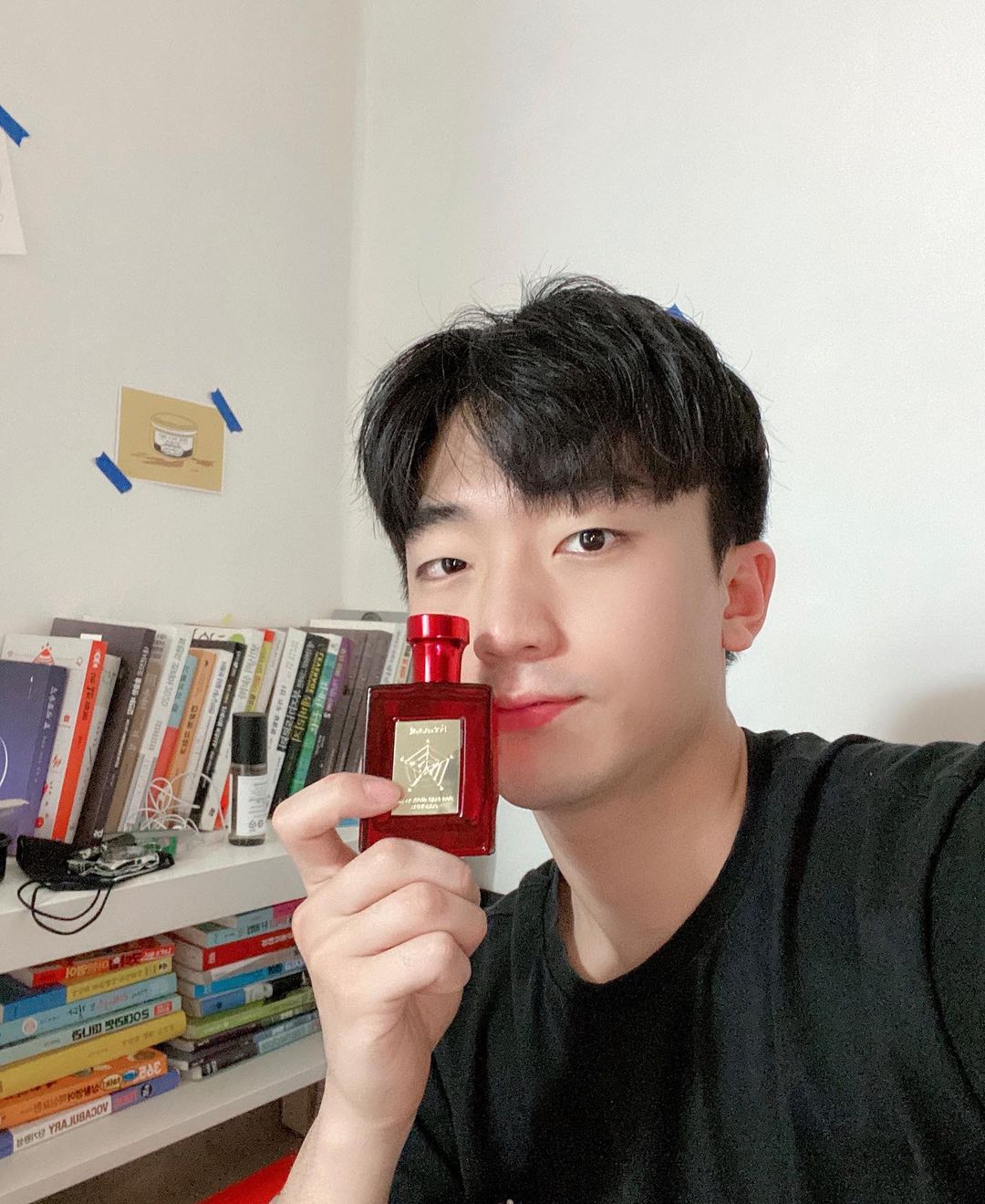 이호경 |🎗| Jayden on Instagram: “#제품협찬광고 🥀포맨트 포맨 시그니처 퍼퓸 [코튼키스] 우디와 머스크 계열이라서 향도 좋고 무엇보다도 은은하게 오래가서 👍🏻👍🏻 포맨트…”