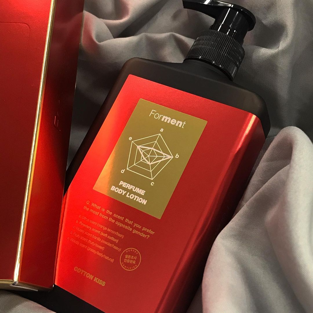 연이 on Instagram: “성공한 남자들의 향수 바디로션🧖🏻 올인원 퍼퓸샤워 포멘트 퍼퓸 바디로션💖 . . Forment PERFUME BODY LOTION COTTON KISS . . 💙8중 히알루론산 함유💙 ✔️레시틴 ✔️검은귀리추출물 ✔️시어버터 ✔️글리세린…”