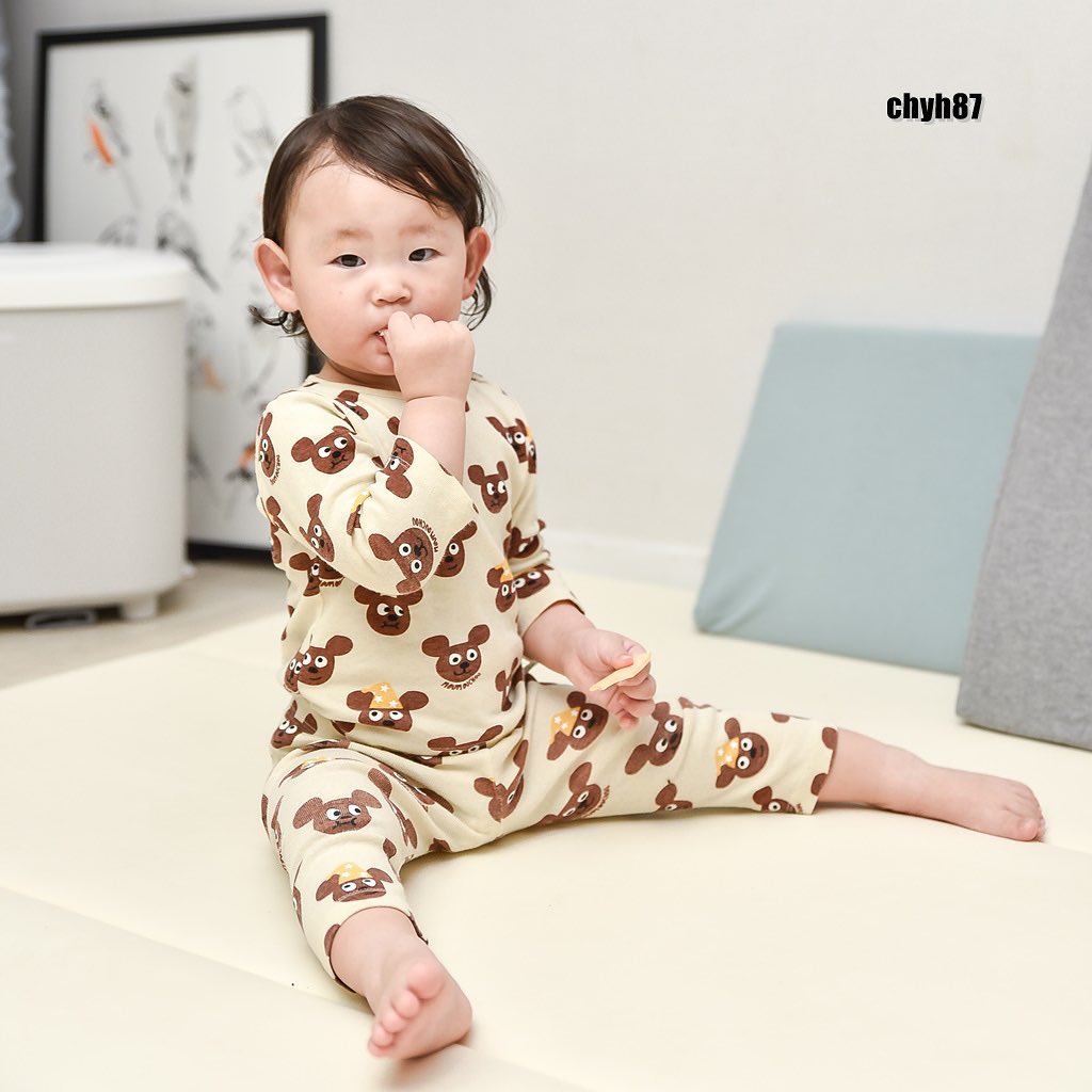 캐릭터가 너무 귀여운 무무슈:) 디자인이 너무 예쁘다. 수면조끼랑 같이 입히면 더 예쁨👍 원단도 마음에 들고~ 사이즈는 한치수 큰 걸로 주문할 걸 그랬나 보다ㅎㅎ ;; 

#광고 #협찬

 #무무슈 #수면졲 #아기수면조끼 #겨울수면조끼 #삼중직수면조끼 #수면잠옷 #무무슈수면조끼 #아기내복 #무무슈내복 #캐릭터내복 #출산선물 #육아템 #육아 #2세 #생후15개월 #baby #bedroom