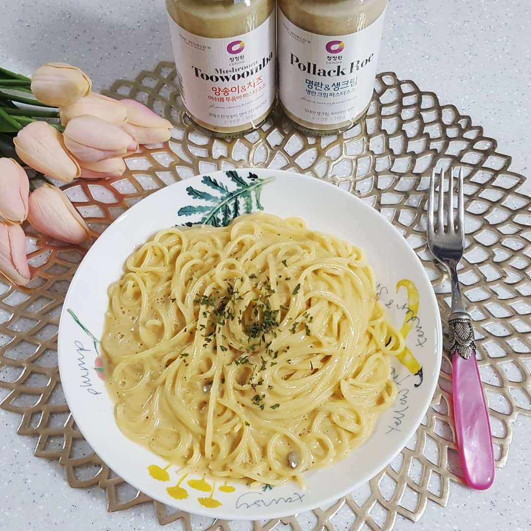 #협찬 #청정원파스타소스
.
비오는 주말 집에서 맛있는
요리가 생각날때 간편하게
맛집 파스타메뉴를 집에서
즐길수있는 맛있는 소스!
신제품 청정원 파스타소스
.
고소한 덴마크산 체다치즈의
깊은 풍미의 양송이로 향을
더한 머쉬룸 투움바파스타소스
.
부드러운 국내산 생크림에
고소하고 짭조름한 명란이
더해진 명란크림파스타소스
.
둘다 너무 좋아하는 맛이라 
이번 신제품 완전 맘에 들어요
요리는 간편하게!
맛은 파스타 맛집처럼~
집에서도 이제 간편하게 즐겨요
.
#파스타소스 #청정원투움바파스타 
#청정원명란파스타 #홈쿡 #저녁메뉴추천 
#홈파티요리 #홈파티 #파스타맛집 #주말브런치