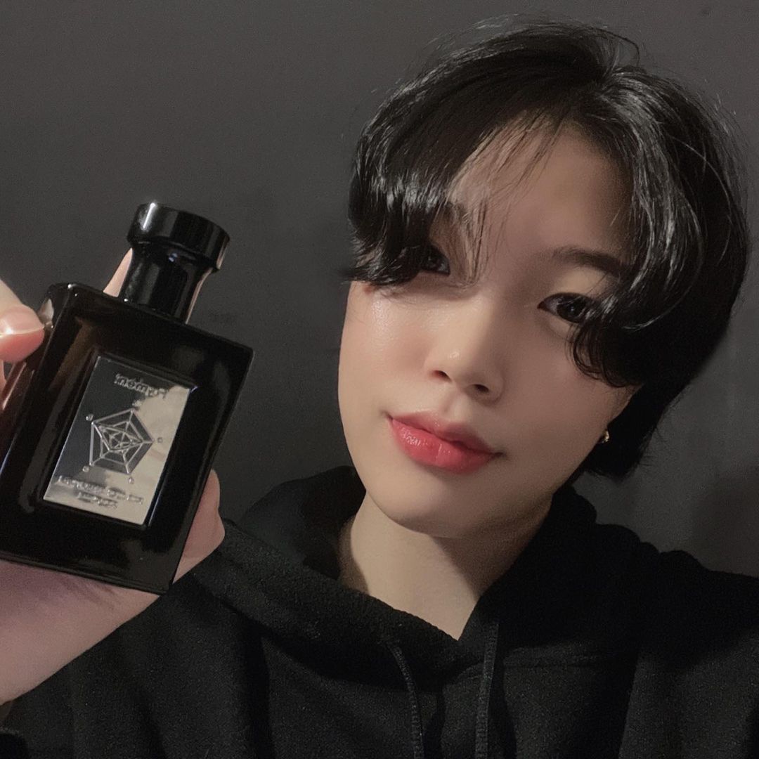 @najunasee on Instagram: “#광고 포맨트 코튼허그 - 공기중에 퍼지는 무게의 깨끗함과 머스크의 부드럽고 포근한 향 실제로도 이 향수 쓰는데 진짜 혁명임…”