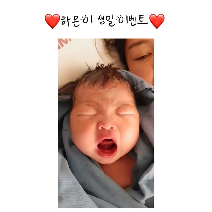 ❤️공주 생일 이벤트❤️

오늘 하온이 세돌되는 날이예요🎉
몇안되는 인친님들과 소통하며
늘 힘이 되고 재밌기도하고 그랬어요
그래서 저에게 인친님들은 소중해요💕

그래서 소소하게나마 작은 이벤트 준비해봤어요~ 
늘 우리 온자매 이뻐해주신 인친님들을 위해
작은 이벤트지만 함께해주시고
앞으로도 찐소통해주셨음좋겠어요💕

1. 온자매네 팔로우
2. 게시물 좋아요❤️
3. 함께 육아소통할 친구분들 소환
4. 참여완료 남겨주세요

🏷 이벤트기간 : 11월 23일 - 29일
  당첨발표 : 11월 30일

하온이가 추첨해서 3분에게
#스타벅스아메리카노기프티콘 
보내드려요 많이 참여해주세요💕

#36개월아기 #예쁜아기 #아기모델
#생일이벤트 #이벤트진행중 
#육아소통환영 #선팔맞팔 #좋아요