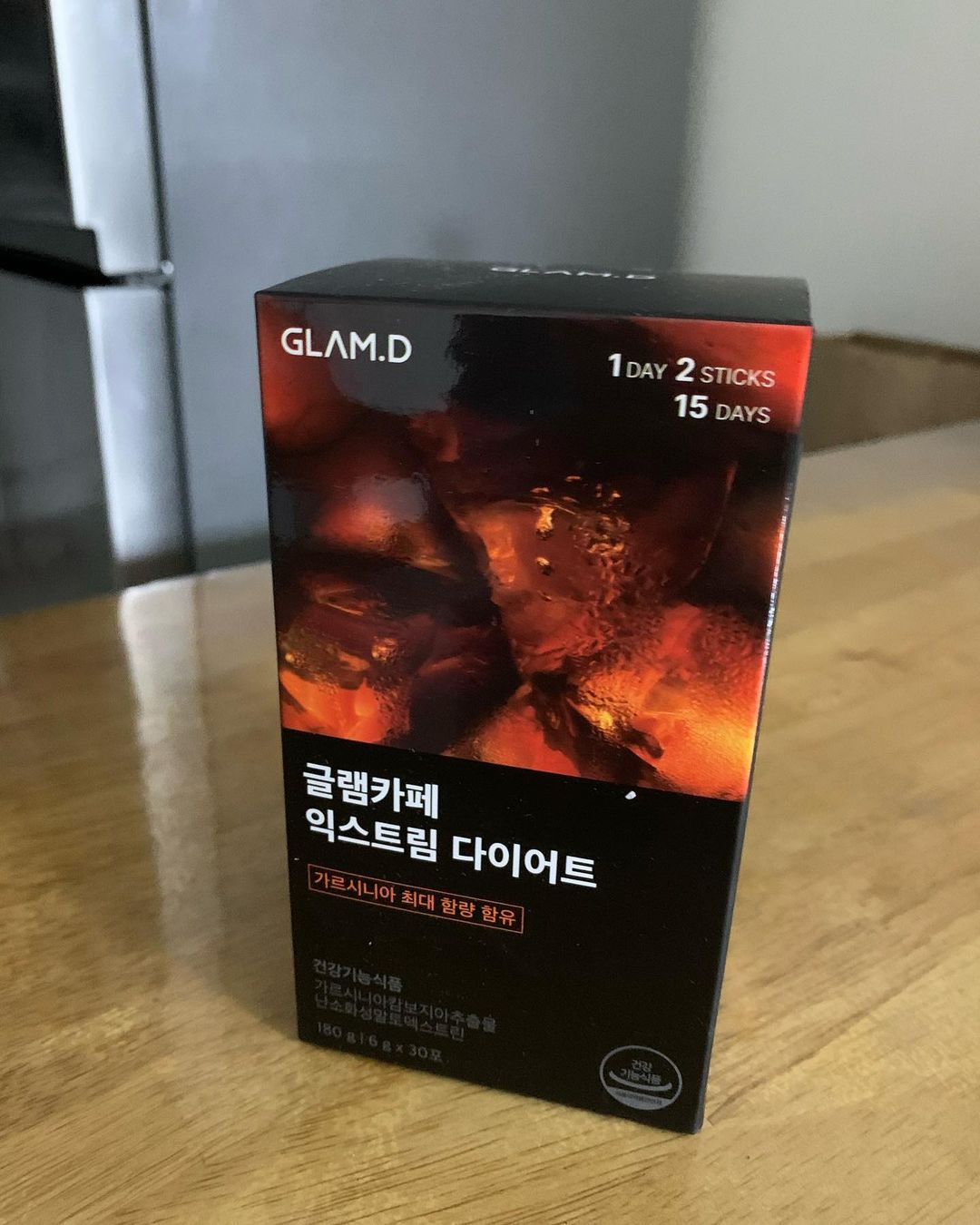 고고남매🧡 on Instagram: “글램디 익스트림 다이어트 15일 글램디 두번째 만남 ㅎ 은은하게 모카향이 솔솔 다이어트 아메리카노가 따로있다는 두둥!!! 물에 잘 희석 되서 먹기 부담 없답니다☕️ (제 얼굴이 ...부담..😱😱)…”