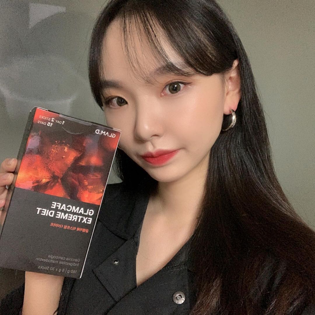 윤영서 on Instagram: “#협찬 율희가 광고하는 ⭐️글램카페 익스트림 다이어트⭐️ - 탄수화물이 지방으로 합성되는 것을 억제해주고 체지방 감소를 도와주는 기능성 원료 수용성 가르시니아 캄보지아 추출물이 들어가있고 - 원활한 배변활동을 돕는 기능성원료…”