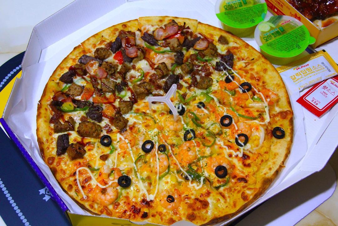 𝚈𝚎 𝙹𝚒 on Instagram: “#체험단 ⠀ 🍕Mr.pizza, 햄벅한 새우 & 맵킹닭다리🍕 ⠀ — — — — — — — — — — — — — — — — — — — ⠀ ⠀ 11월 26일에 출시된 신메뉴✨ ⠀ 🥄…”